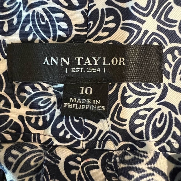 Ann Taylor Trousers silky palazzo Pant Navy Geometric Flowy size 10 - Picture 4 of 5